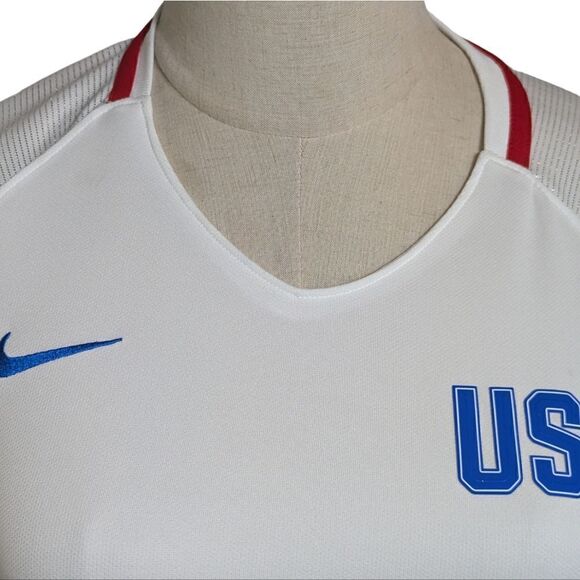 Nike USA White Stretch Tee Shirt NWT - Picture 2 of 8